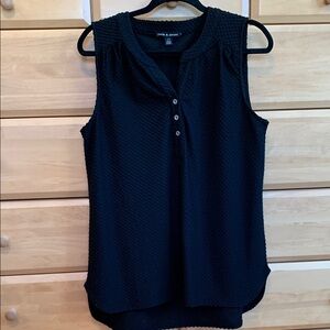 Cable & Gauge black textured sleeveless top. High low. Silver buttons. Sz L